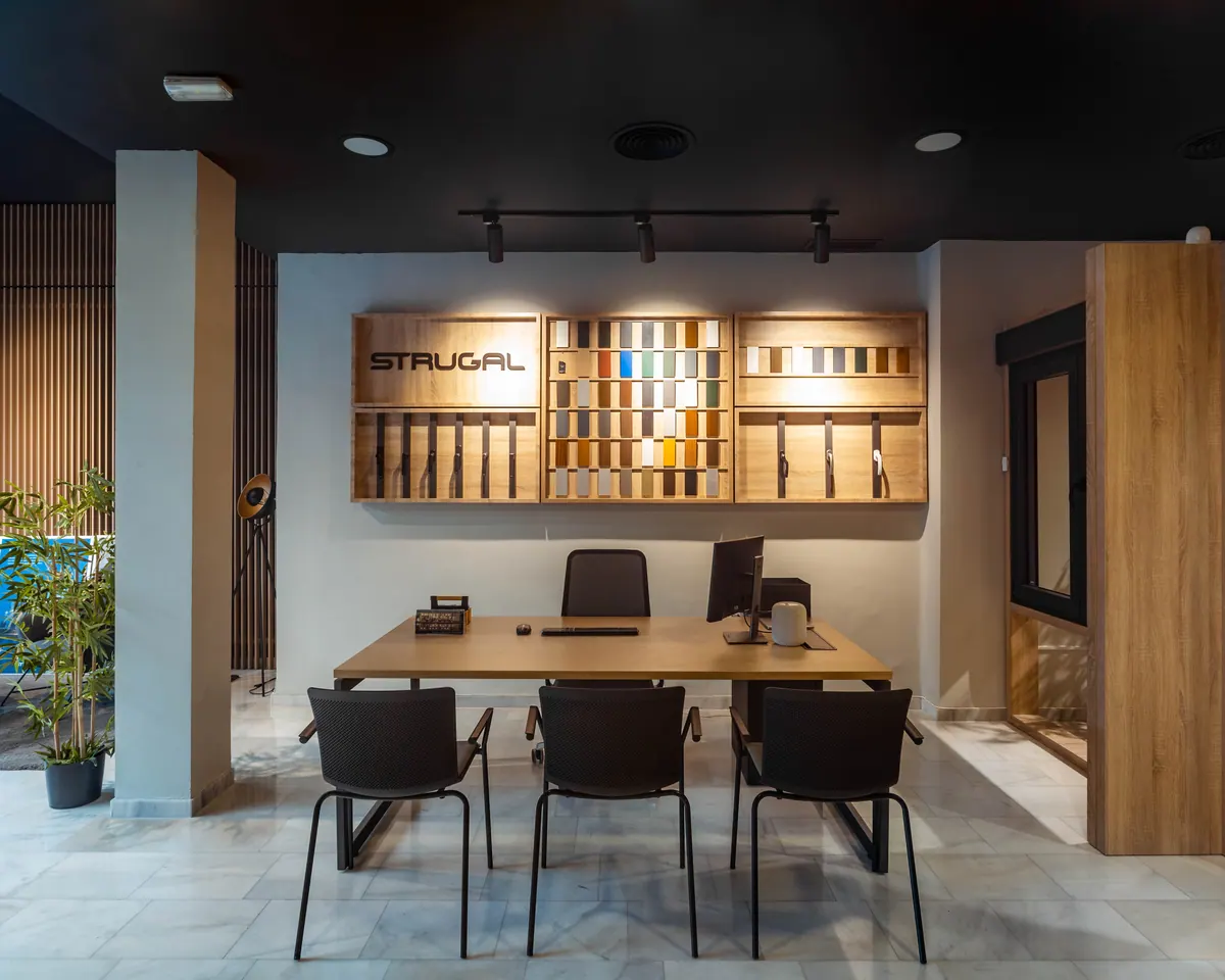 Zona de reuniones con muestrario de acabados Strugal